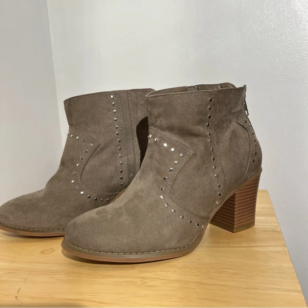 Torrid 8W Taupe Ankle Boots Stud Trim. - Picture 1 of 7
